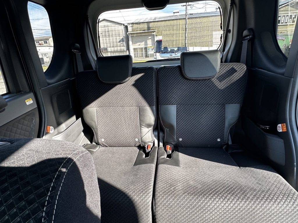 軽自動車の後部座席はシートベルトが２つしかない
