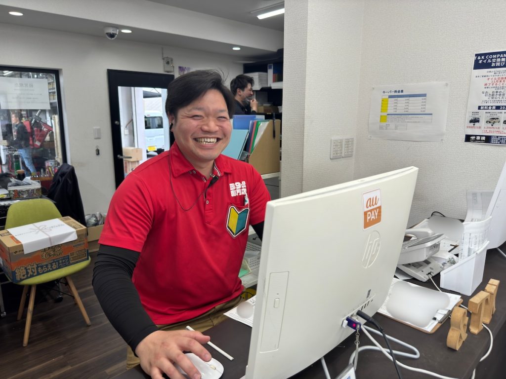 明るい挨拶をするスタッフ