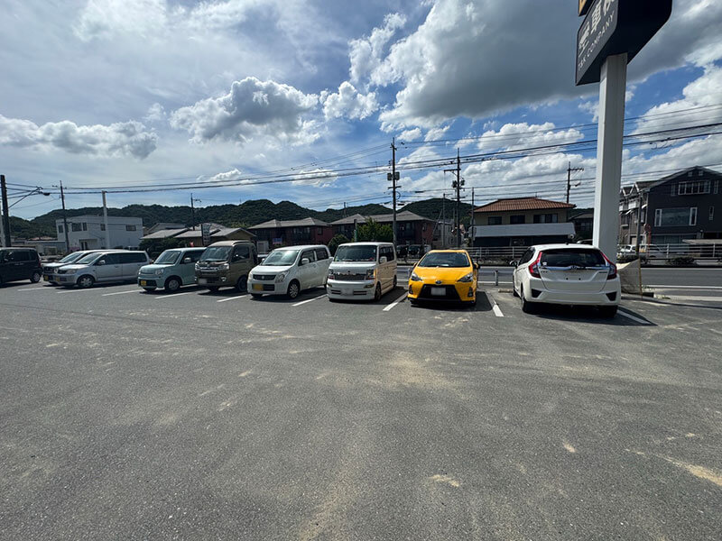 軽モールの駐車場（正面から）