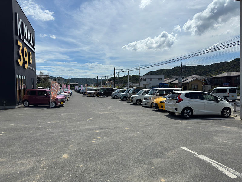 軽モールの駐車場（横から）